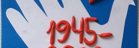 Стихи о Великой Отечественной войне читают ученики школы (Видео)